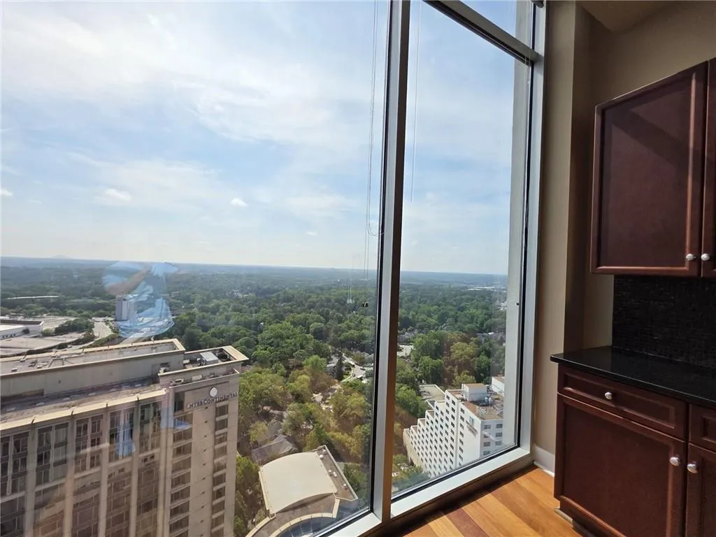 3324 Peachtree Road Ne Unit 3001, Atlanta, Georgia 30326, 2 Bedrooms Bedrooms, ,2 BathroomsBathrooms,Residential,For Sale,3324 Peachtree Road Ne Unit 3001,7573544