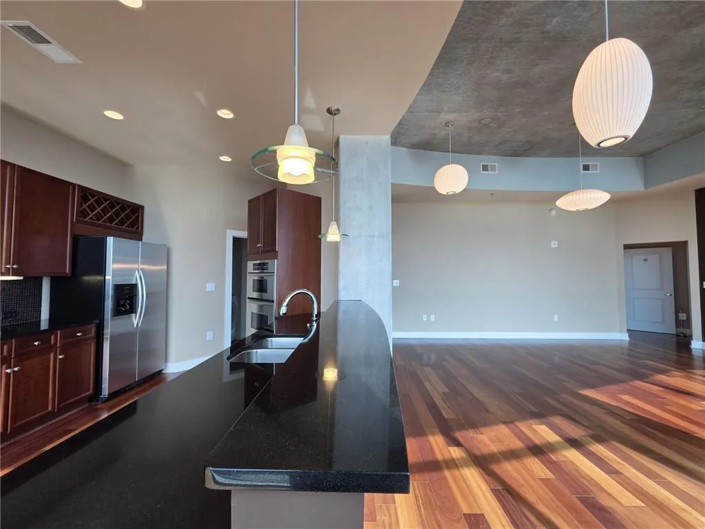 3324 Peachtree Road Ne Unit 3001, Atlanta, Georgia 30326, 2 Bedrooms Bedrooms, ,2 BathroomsBathrooms,Residential,For Sale,3324 Peachtree Road Ne Unit 3001,7573544