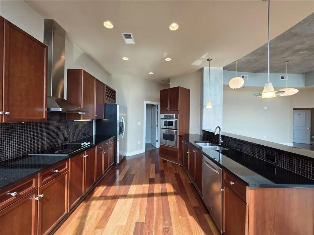 3324 Peachtree Road Ne Unit 3001, Atlanta, Georgia 30326, 2 Bedrooms Bedrooms, ,2 BathroomsBathrooms,Residential,For Sale,3324 Peachtree Road Ne Unit 3001,7573544