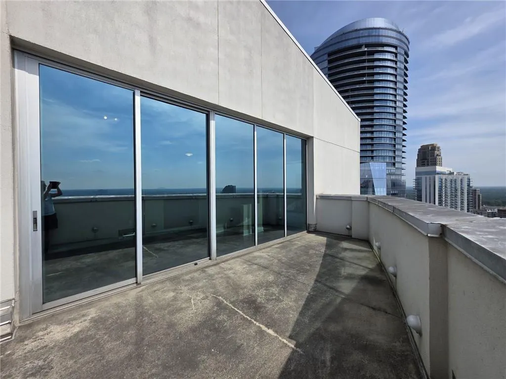 3324 Peachtree Road Ne Unit 3001, Atlanta, Georgia 30326, 2 Bedrooms Bedrooms, ,2 BathroomsBathrooms,Residential,For Sale,3324 Peachtree Road Ne Unit 3001,7573544