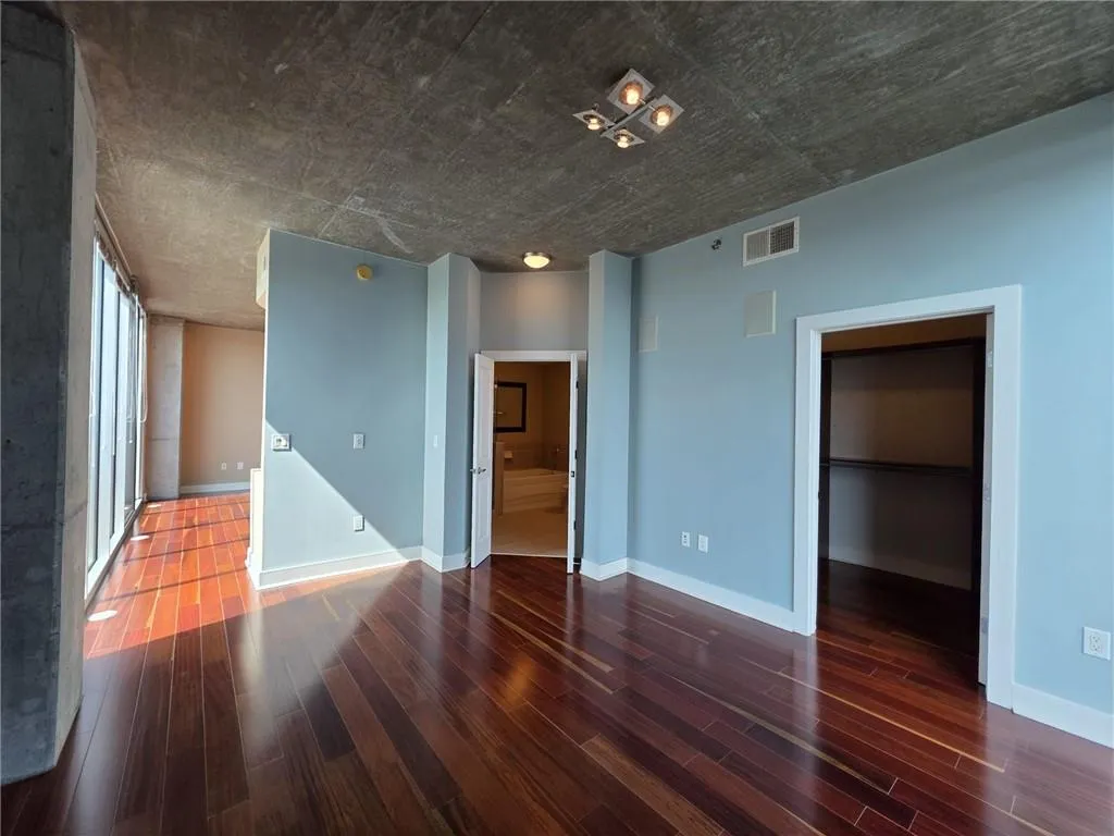 3324 Peachtree Road Ne Unit 3001, Atlanta, Georgia 30326, 2 Bedrooms Bedrooms, ,2 BathroomsBathrooms,Residential,For Sale,3324 Peachtree Road Ne Unit 3001,7573544