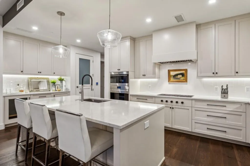 Expansive quartz island perfect for casual dining.