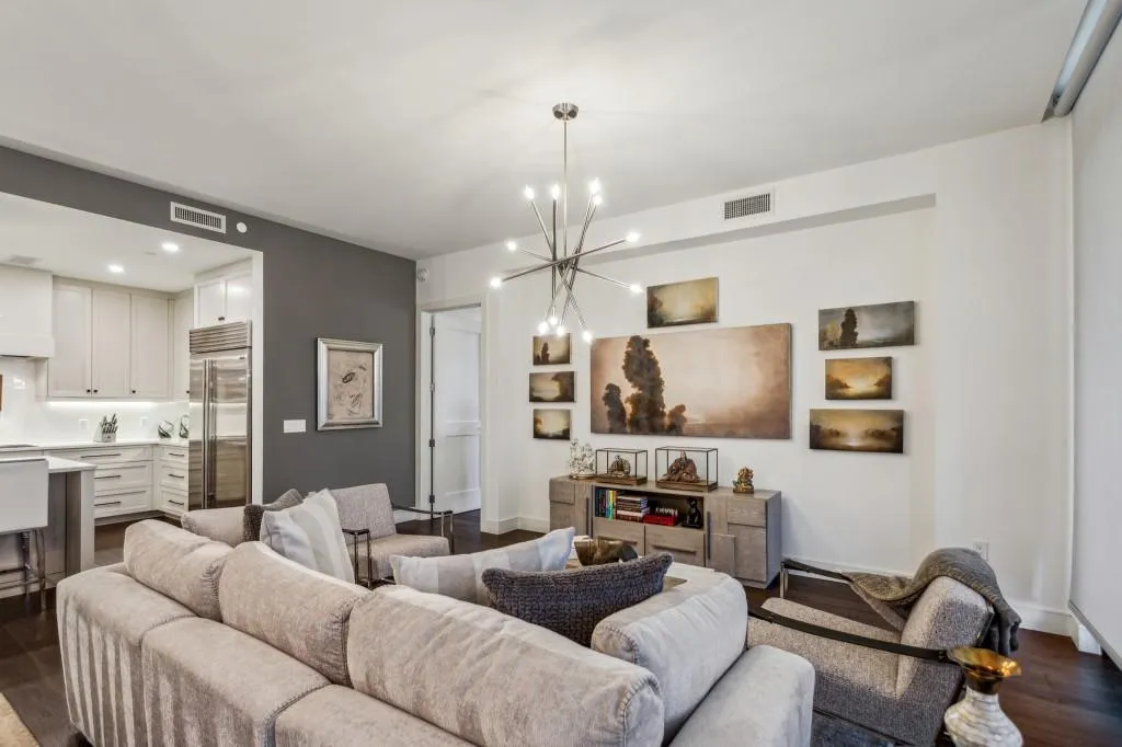 Tasteful designed colors throughout