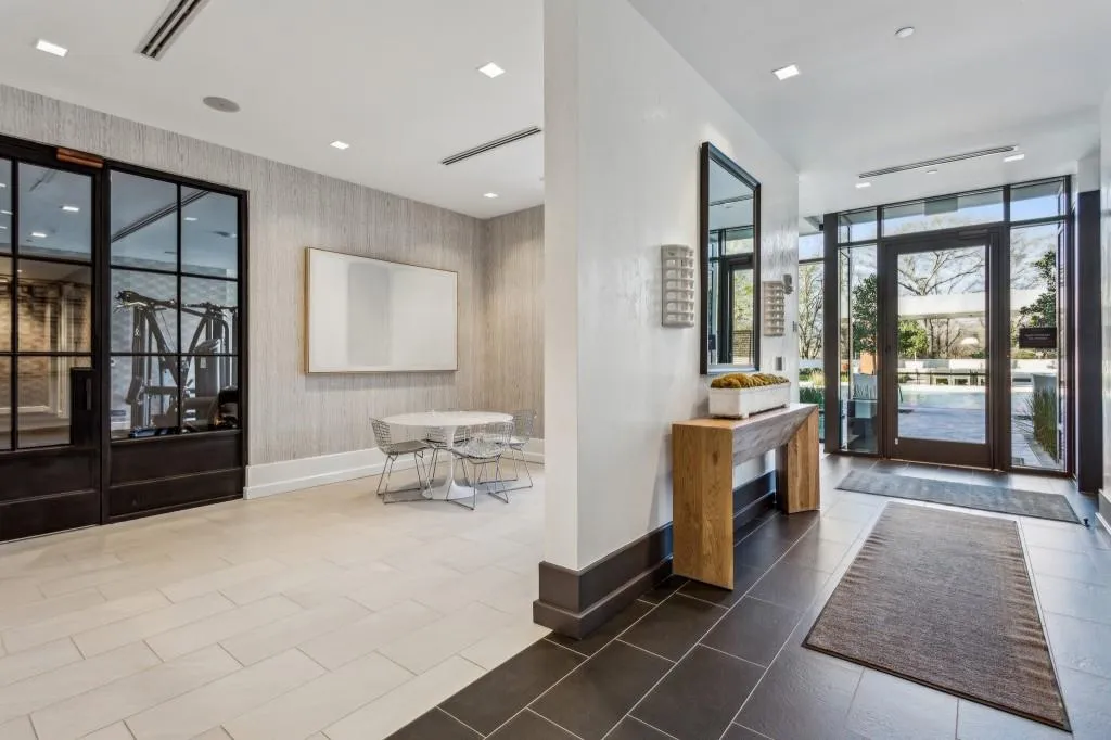 First class amenities at Graydon Buckhead with easy access to pool, fitness center, dog park, sauna, and outdoor activities in the amenities plaza.