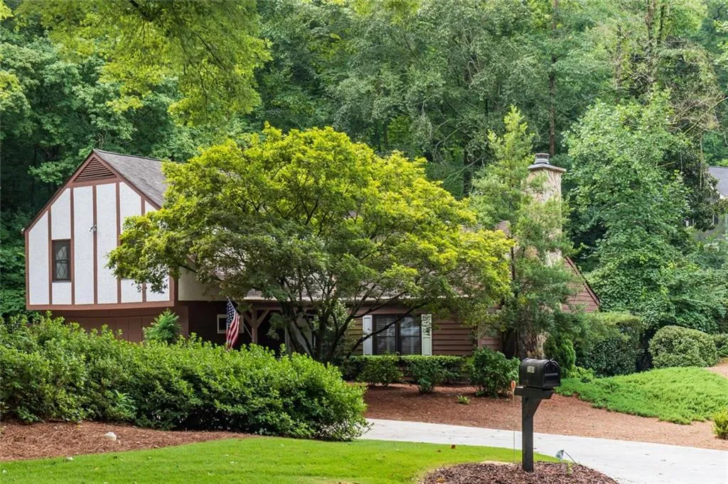 7107 Riverside Drive, Sandy Springs, Georgia 30328, 4 Bedrooms Bedrooms, ,2 BathroomsBathrooms,Residential,Sold,7107 Riverside Drive,6596065