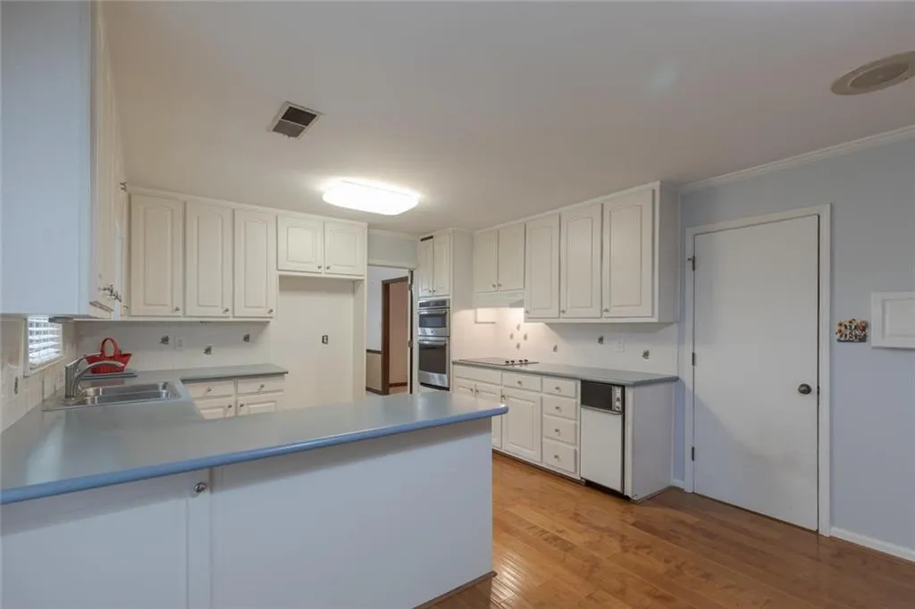 7107 Riverside Drive, Sandy Springs, Georgia 30328, 4 Bedrooms Bedrooms, ,2 BathroomsBathrooms,Residential,Sold,7107 Riverside Drive,6596065