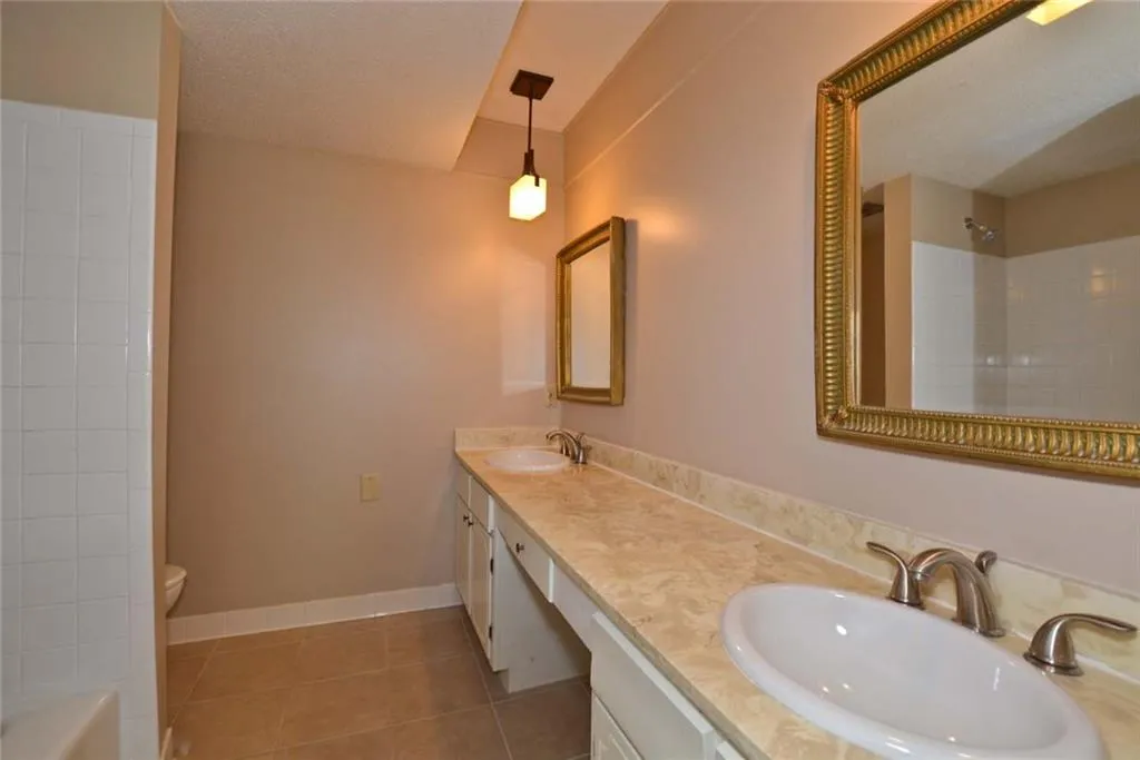 6851 Roswell Road Unit J7, Sandy Springs, Georgia 30328, 2 Bedrooms Bedrooms, ,2 BathroomsBathrooms,Residential,Sold,6851 Roswell Road Unit J7,6056478