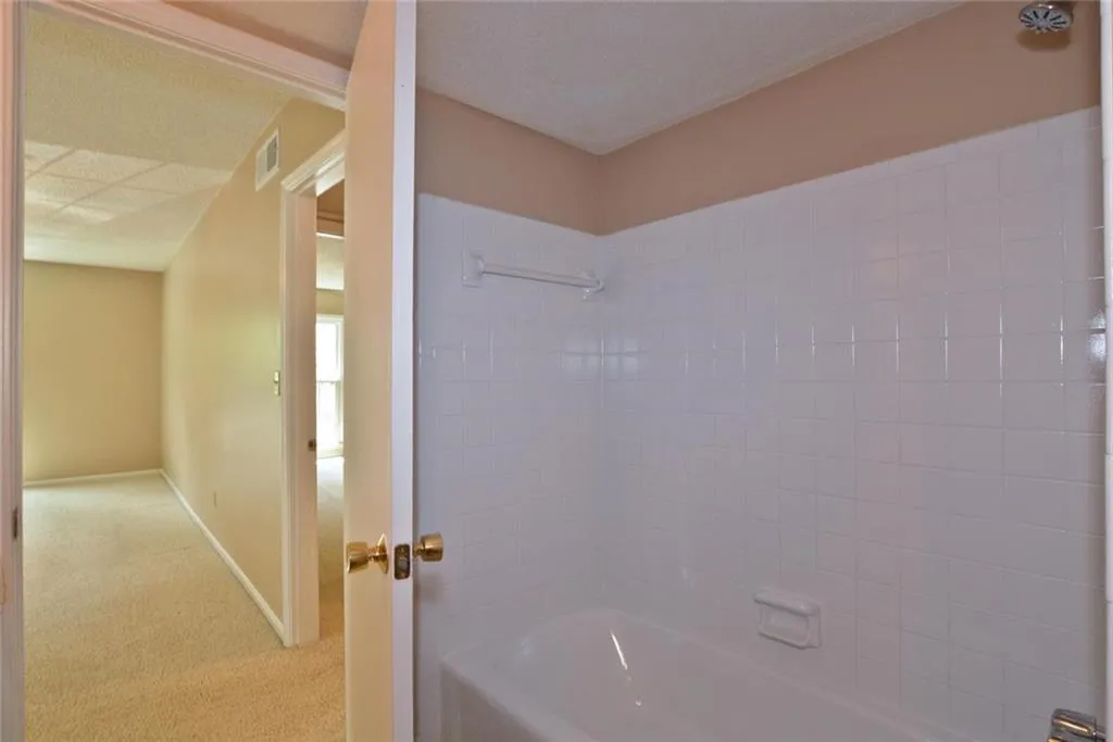 6851 Roswell Road Unit J7, Sandy Springs, Georgia 30328, 2 Bedrooms Bedrooms, ,2 BathroomsBathrooms,Residential,Sold,6851 Roswell Road Unit J7,6056478