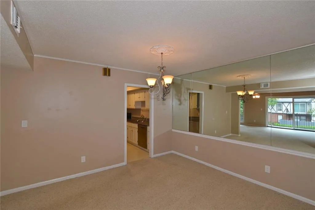 6851 Roswell Road Unit J7, Sandy Springs, Georgia 30328, 2 Bedrooms Bedrooms, ,2 BathroomsBathrooms,Residential,Sold,6851 Roswell Road Unit J7,6056478