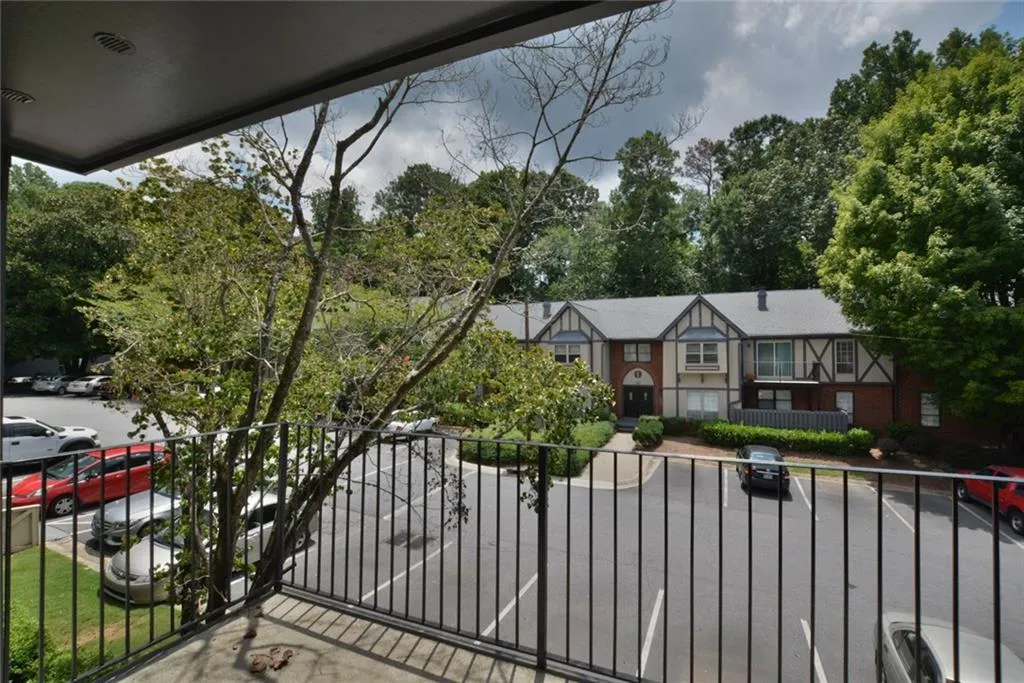 6851 Roswell Road Unit J7, Sandy Springs, Georgia 30328, 2 Bedrooms Bedrooms, ,2 BathroomsBathrooms,Residential,Sold,6851 Roswell Road Unit J7,6056478