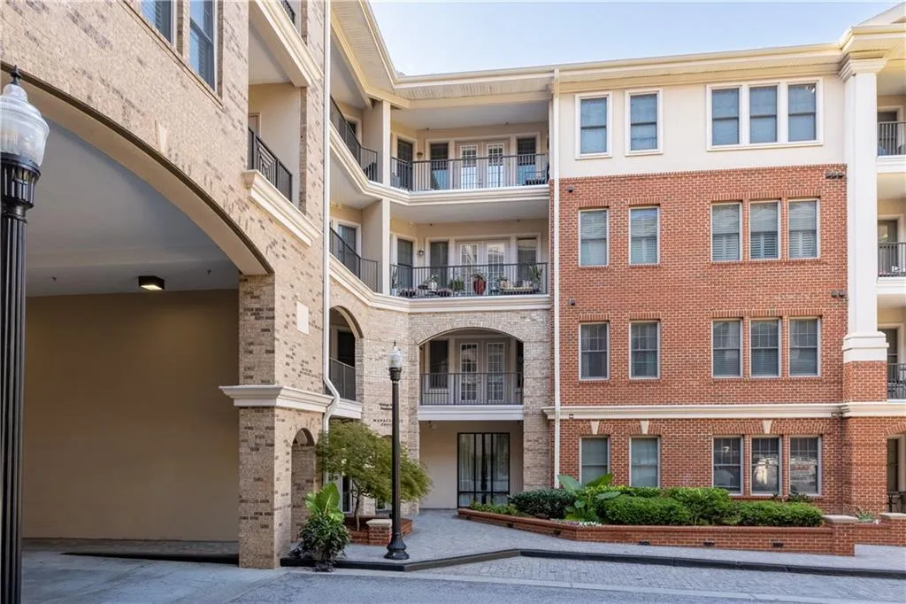 View of apartment building / complex