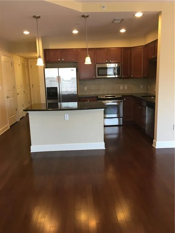 200 River Vista Drive Unit 515, Atlanta, Georgia 30339, 2 Bedrooms Bedrooms, ,2 BathroomsBathrooms,Residential,Sold,200 River Vista Drive Unit 515,6518709