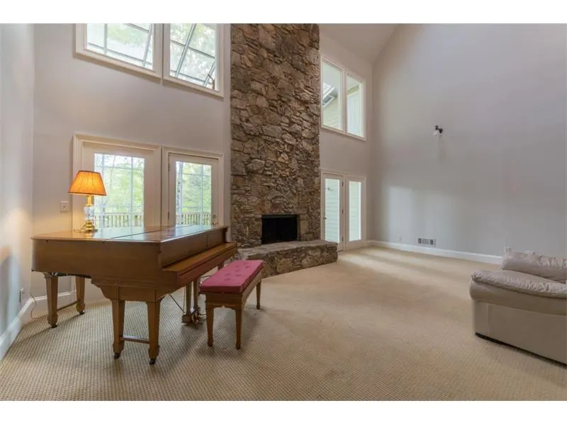 9085 Huntcliff Trace, Sandy Springs, Georgia 30350, 4 Bedrooms Bedrooms, ,3 BathroomsBathrooms,Residential,Sold,9085 Huntcliff Trace,5739452