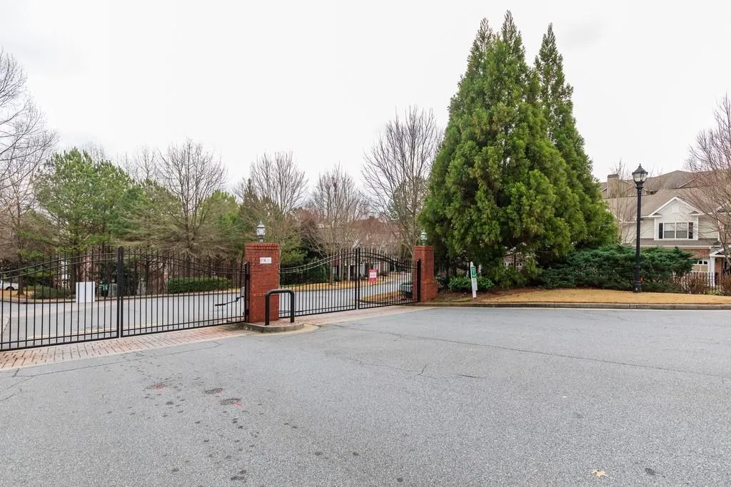 5438 Glenridge View Unit 5438, Atlanta, Georgia 30342, 3 Bedrooms Bedrooms, ,2 BathroomsBathrooms,Residential,Sold,5438 Glenridge View Unit 5438,6507565
