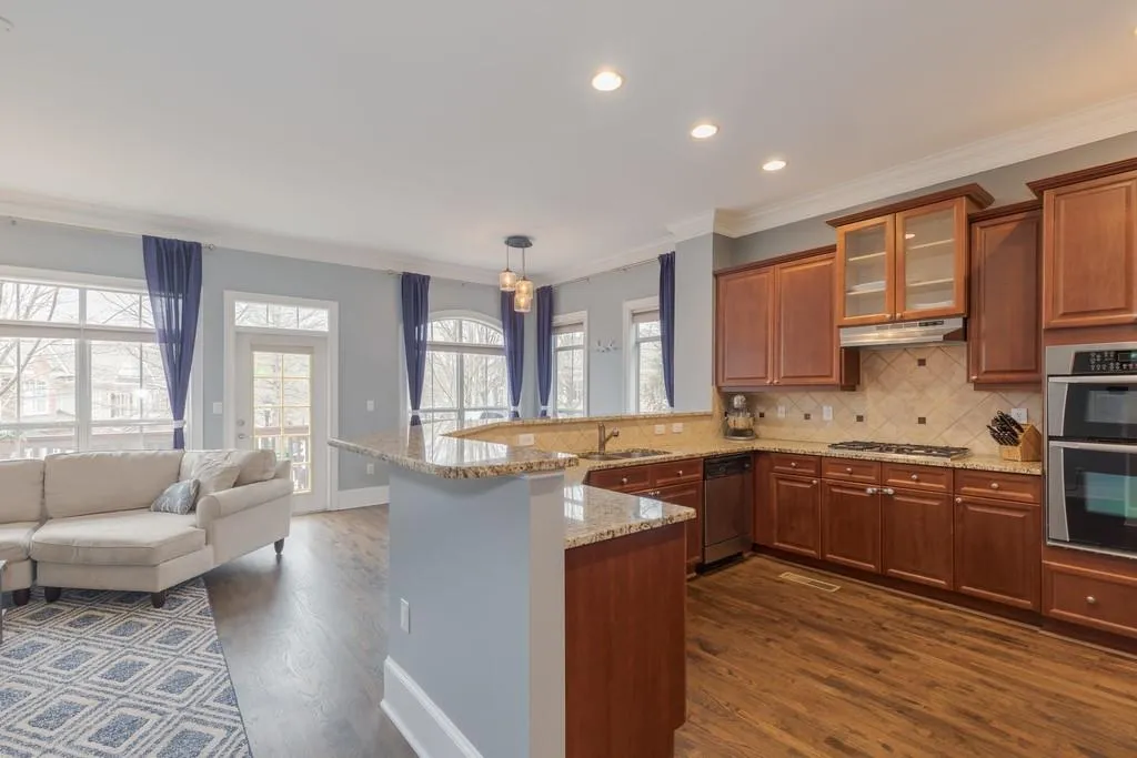 5438 Glenridge View Unit 5438, Atlanta, Georgia 30342, 3 Bedrooms Bedrooms, ,2 BathroomsBathrooms,Residential,Sold,5438 Glenridge View Unit 5438,6507565