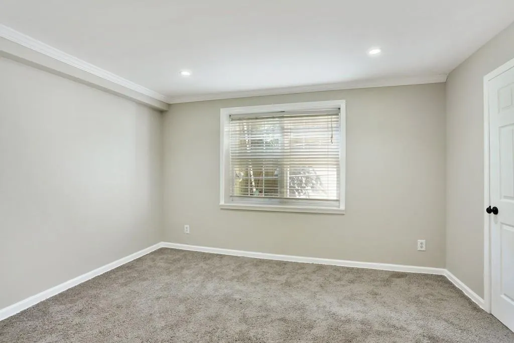 6520 Roswell Road Unit 116, Atlanta, Georgia 30328, 3 Bedrooms Bedrooms, ,2 BathroomsBathrooms,Residential,Sold,6520 Roswell Road Unit 116,6657560