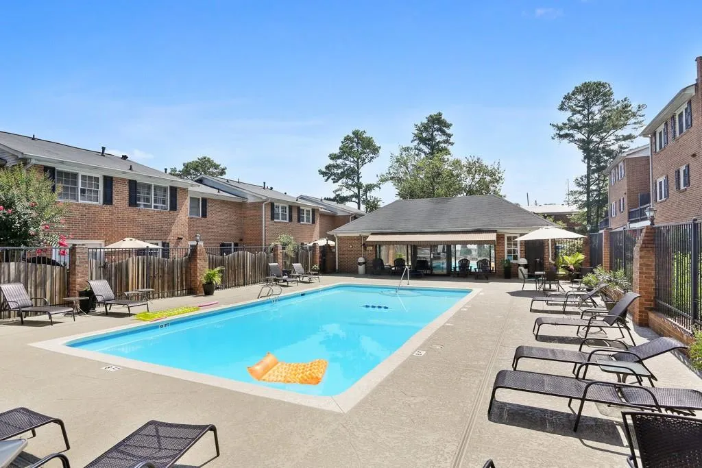 6520 Roswell Road Unit 116, Atlanta, Georgia 30328, 3 Bedrooms Bedrooms, ,2 BathroomsBathrooms,Residential,Sold,6520 Roswell Road Unit 116,6657560