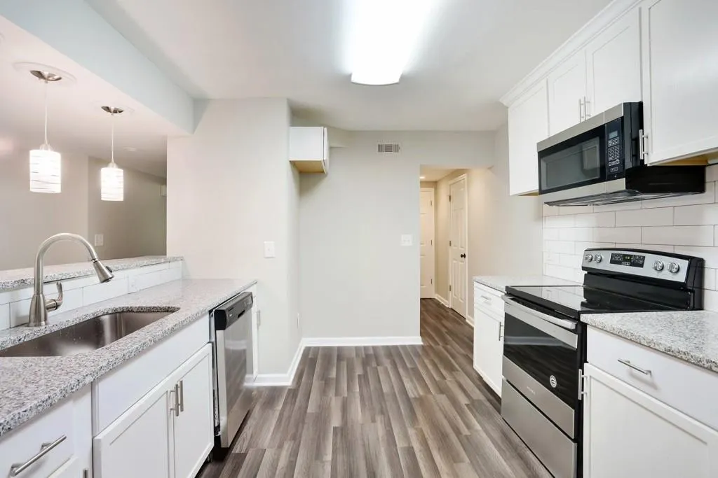 6520 Roswell Road Unit 116, Atlanta, Georgia 30328, 3 Bedrooms Bedrooms, ,2 BathroomsBathrooms,Residential,Sold,6520 Roswell Road Unit 116,6657560