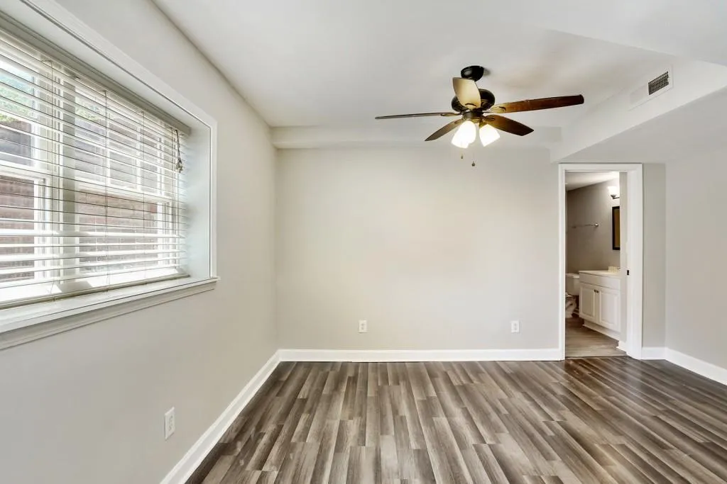 6520 Roswell Road Unit 116, Atlanta, Georgia 30328, 3 Bedrooms Bedrooms, ,2 BathroomsBathrooms,Residential,Sold,6520 Roswell Road Unit 116,6657560