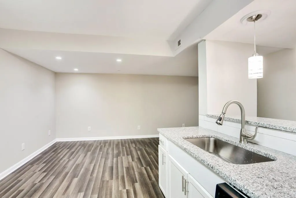 6520 Roswell Road Unit 116, Atlanta, Georgia 30328, 3 Bedrooms Bedrooms, ,2 BathroomsBathrooms,Residential,Sold,6520 Roswell Road Unit 116,6657560