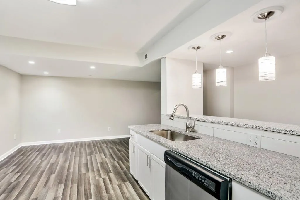 6520 Roswell Road Unit 116, Atlanta, Georgia 30328, 3 Bedrooms Bedrooms, ,2 BathroomsBathrooms,Residential,Sold,6520 Roswell Road Unit 116,6657560