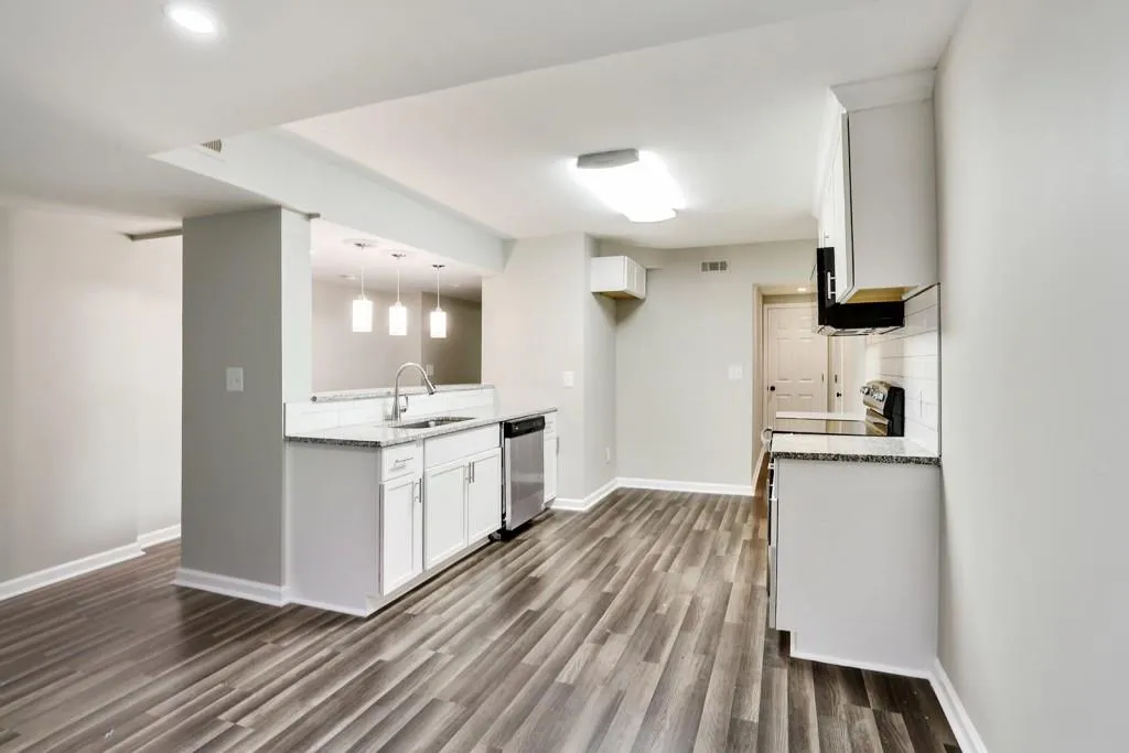 6520 Roswell Road Unit 116, Atlanta, Georgia 30328, 3 Bedrooms Bedrooms, ,2 BathroomsBathrooms,Residential,Sold,6520 Roswell Road Unit 116,6657560