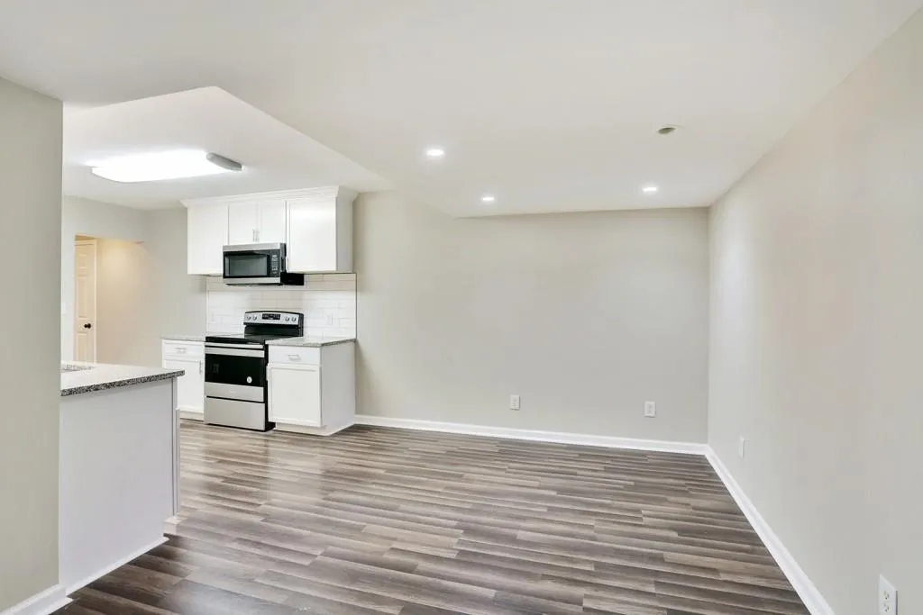 6520 Roswell Road Unit 116, Atlanta, Georgia 30328, 3 Bedrooms Bedrooms, ,2 BathroomsBathrooms,Residential,Sold,6520 Roswell Road Unit 116,6657560