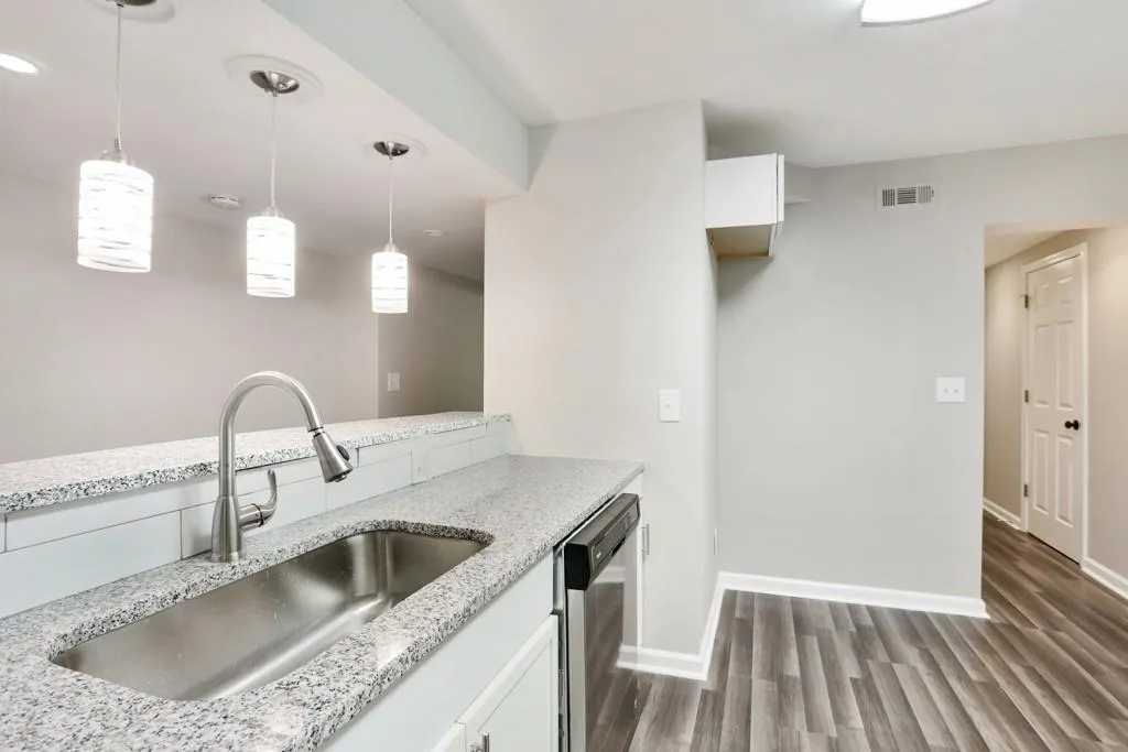 6520 Roswell Road Unit 116, Atlanta, Georgia 30328, 3 Bedrooms Bedrooms, ,2 BathroomsBathrooms,Residential,Sold,6520 Roswell Road Unit 116,6657560