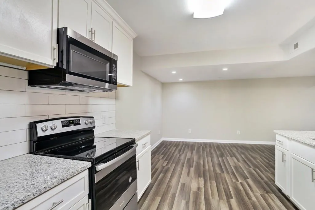 6520 Roswell Road Unit 116, Atlanta, Georgia 30328, 3 Bedrooms Bedrooms, ,2 BathroomsBathrooms,Residential,Sold,6520 Roswell Road Unit 116,6657560