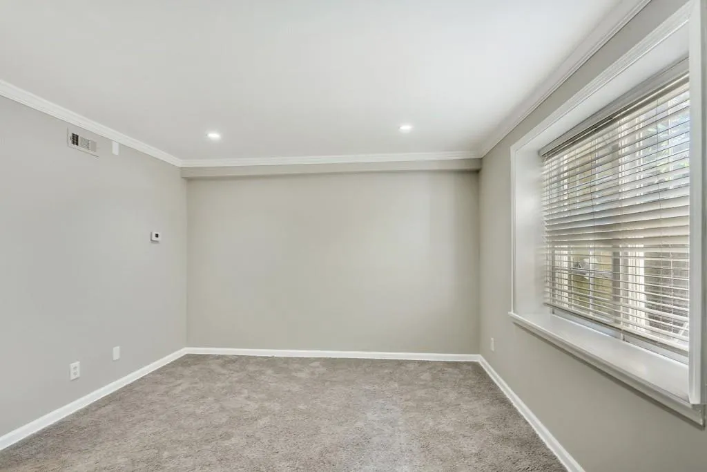 6520 Roswell Road Unit 116, Atlanta, Georgia 30328, 3 Bedrooms Bedrooms, ,2 BathroomsBathrooms,Residential,Sold,6520 Roswell Road Unit 116,6657560