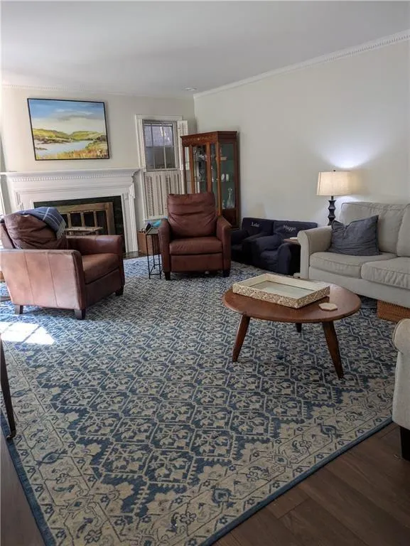 family room w/fireplace