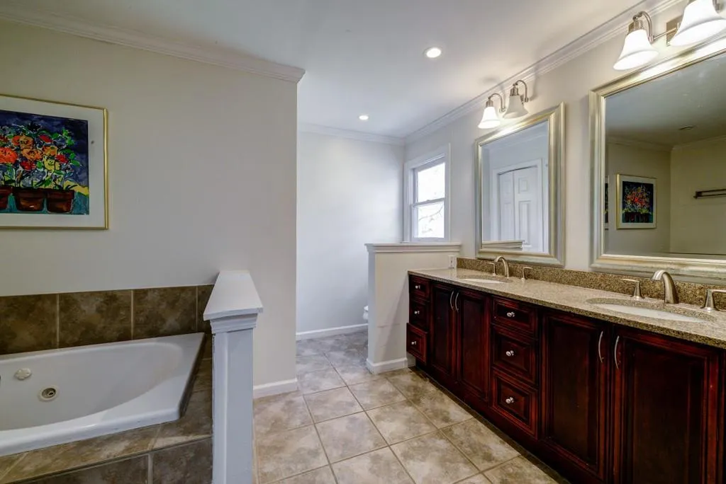110 Seville Chase, Atlanta, Georgia 30328, 3 Bedrooms Bedrooms, ,2 BathroomsBathrooms,Residential,Sold,110 Seville Chase,5827872
