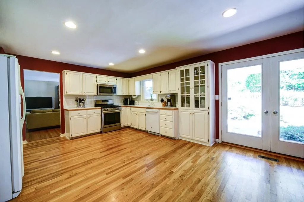 95 Bonnie Lane, Sandy Springs, Georgia 30328, 4 Bedrooms Bedrooms, ,2 BathroomsBathrooms,Residential,Sold,95 Bonnie Lane,5711670