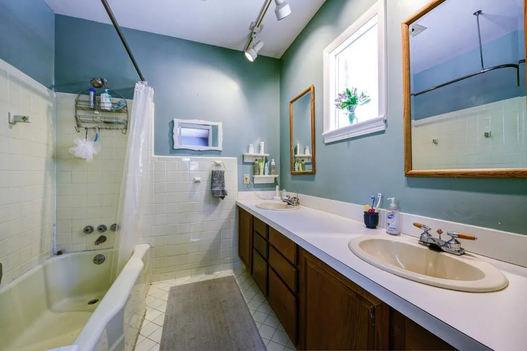 95 Bonnie Lane, Sandy Springs, Georgia 30328, 4 Bedrooms Bedrooms, ,2 BathroomsBathrooms,Residential,Sold,95 Bonnie Lane,5711670