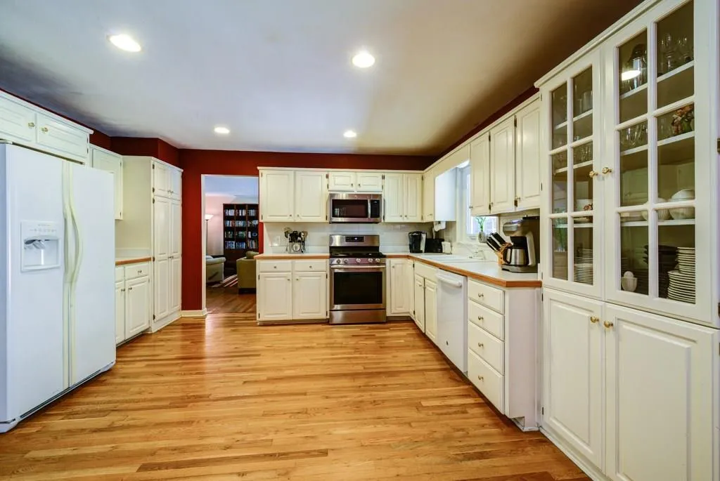 95 Bonnie Lane, Sandy Springs, Georgia 30328, 4 Bedrooms Bedrooms, ,2 BathroomsBathrooms,Residential,Sold,95 Bonnie Lane,5711670