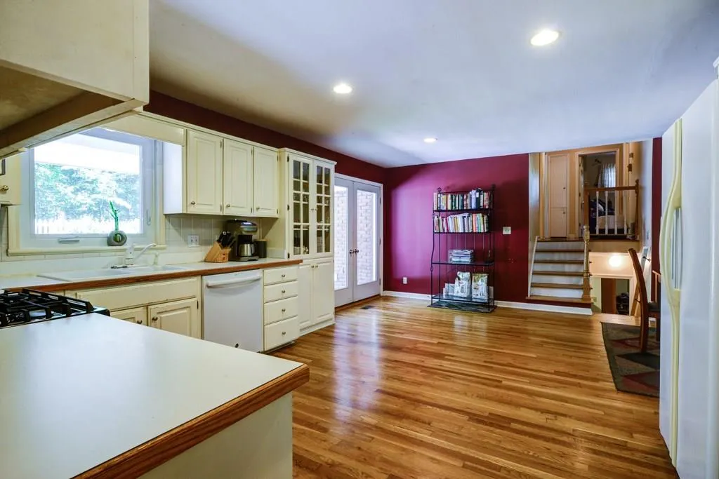 95 Bonnie Lane, Sandy Springs, Georgia 30328, 4 Bedrooms Bedrooms, ,2 BathroomsBathrooms,Residential,Sold,95 Bonnie Lane,5711670