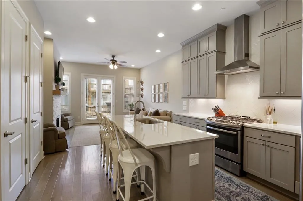 4741 Roswell Road, Atlanta, Georgia 30342, 2 Bedrooms Bedrooms, ,2 BathroomsBathrooms,Residential,Sold,4741 Roswell Road,6713547