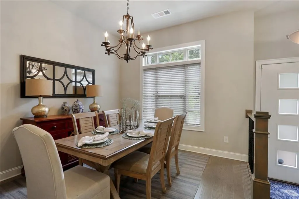 4741 Roswell Road, Atlanta, Georgia 30342, 2 Bedrooms Bedrooms, ,2 BathroomsBathrooms,Residential,Sold,4741 Roswell Road,6713547