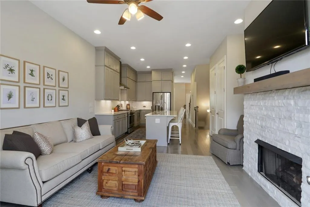 4741 Roswell Road, Atlanta, Georgia 30342, 2 Bedrooms Bedrooms, ,2 BathroomsBathrooms,Residential,Sold,4741 Roswell Road,6713547