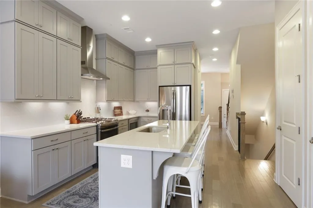4741 Roswell Road, Atlanta, Georgia 30342, 2 Bedrooms Bedrooms, ,2 BathroomsBathrooms,Residential,Sold,4741 Roswell Road,6713547