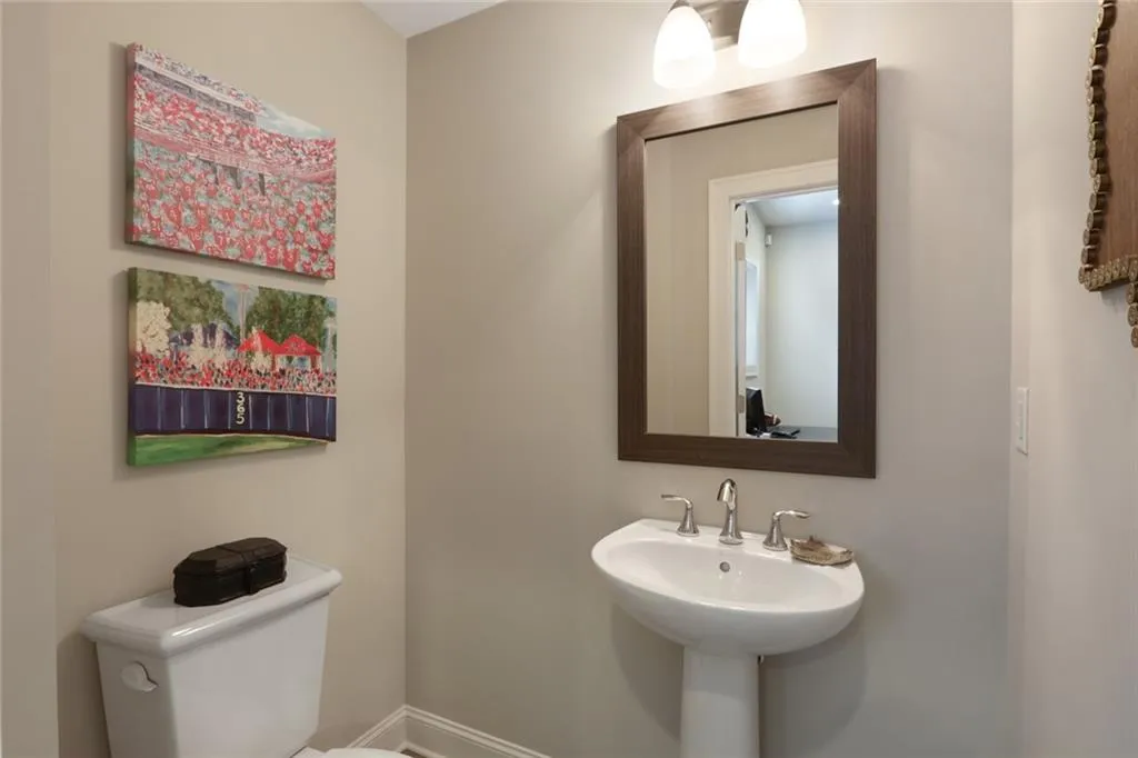 4741 Roswell Road, Atlanta, Georgia 30342, 2 Bedrooms Bedrooms, ,2 BathroomsBathrooms,Residential,Sold,4741 Roswell Road,6713547