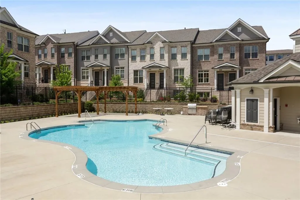 4741 Roswell Road, Atlanta, Georgia 30342, 2 Bedrooms Bedrooms, ,2 BathroomsBathrooms,Residential,Sold,4741 Roswell Road,6713547