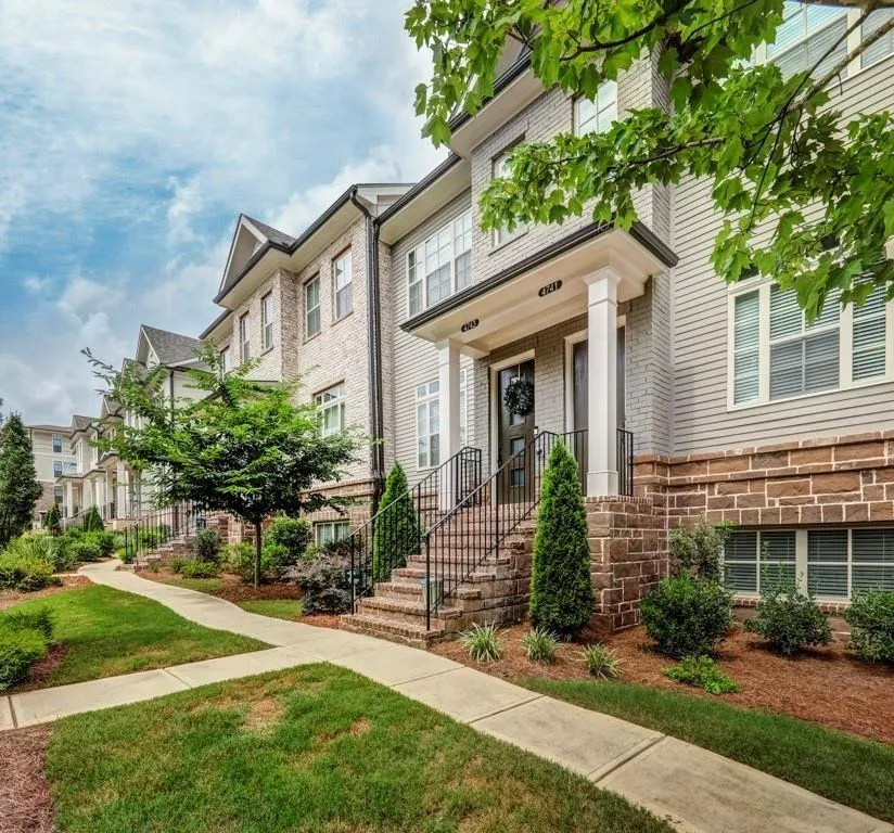 4741 Roswell Road, Atlanta, Georgia 30342, 2 Bedrooms Bedrooms, ,2 BathroomsBathrooms,Residential,Sold,4741 Roswell Road,6713547