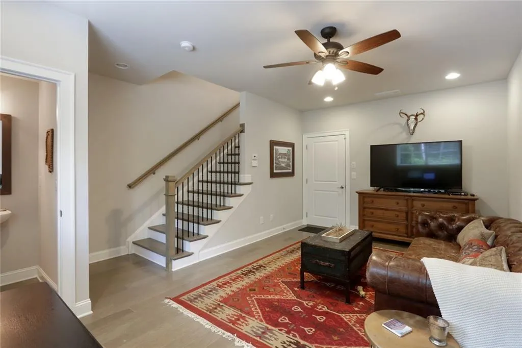 4741 Roswell Road, Atlanta, Georgia 30342, 2 Bedrooms Bedrooms, ,2 BathroomsBathrooms,Residential,Sold,4741 Roswell Road,6713547