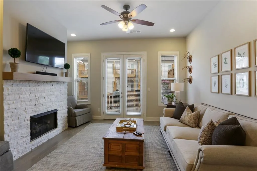 4741 Roswell Road, Atlanta, Georgia 30342, 2 Bedrooms Bedrooms, ,2 BathroomsBathrooms,Residential,Sold,4741 Roswell Road,6713547