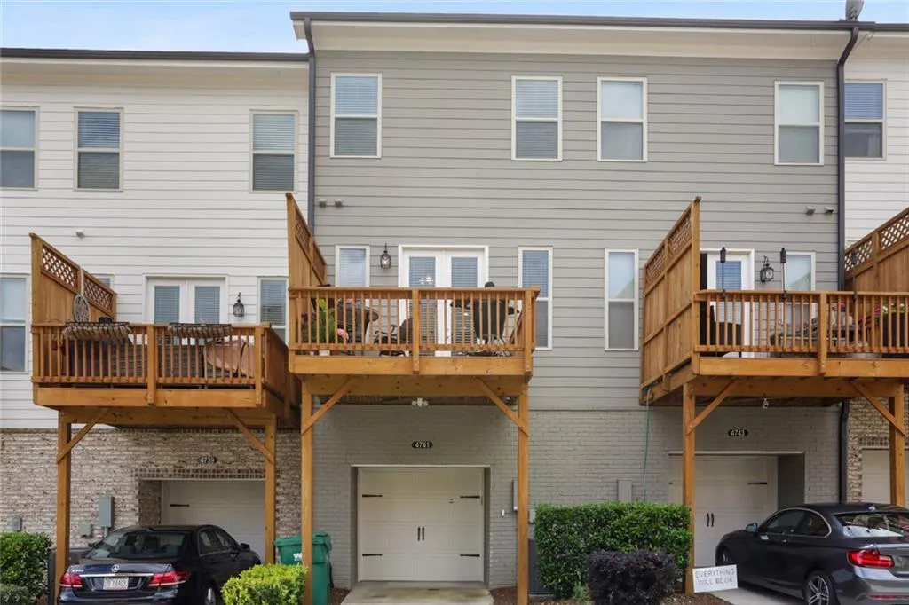 4741 Roswell Road, Atlanta, Georgia 30342, 2 Bedrooms Bedrooms, ,2 BathroomsBathrooms,Residential,Sold,4741 Roswell Road,6713547