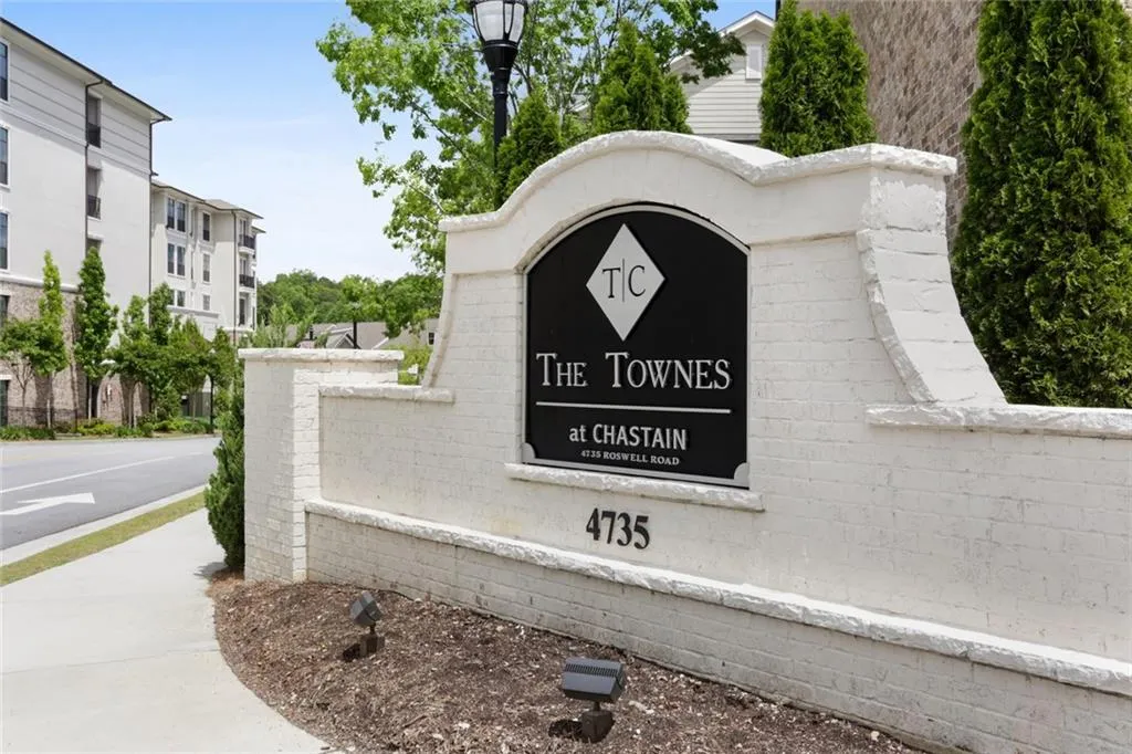 4741 Roswell Road, Atlanta, Georgia 30342, 2 Bedrooms Bedrooms, ,2 BathroomsBathrooms,Residential,Sold,4741 Roswell Road,6713547