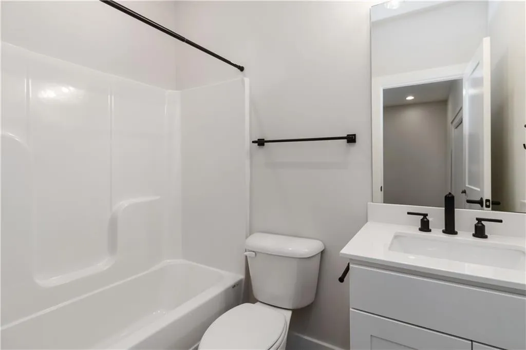 Full bath with vanity and shower / washtub combination