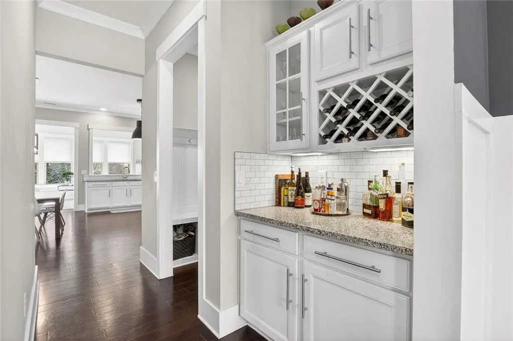 124 Austin Drive, Atlanta, Georgia 30328, 5 Bedrooms Bedrooms, ,4 BathroomsBathrooms,Residential,For Sale,124 Austin Drive,7756633