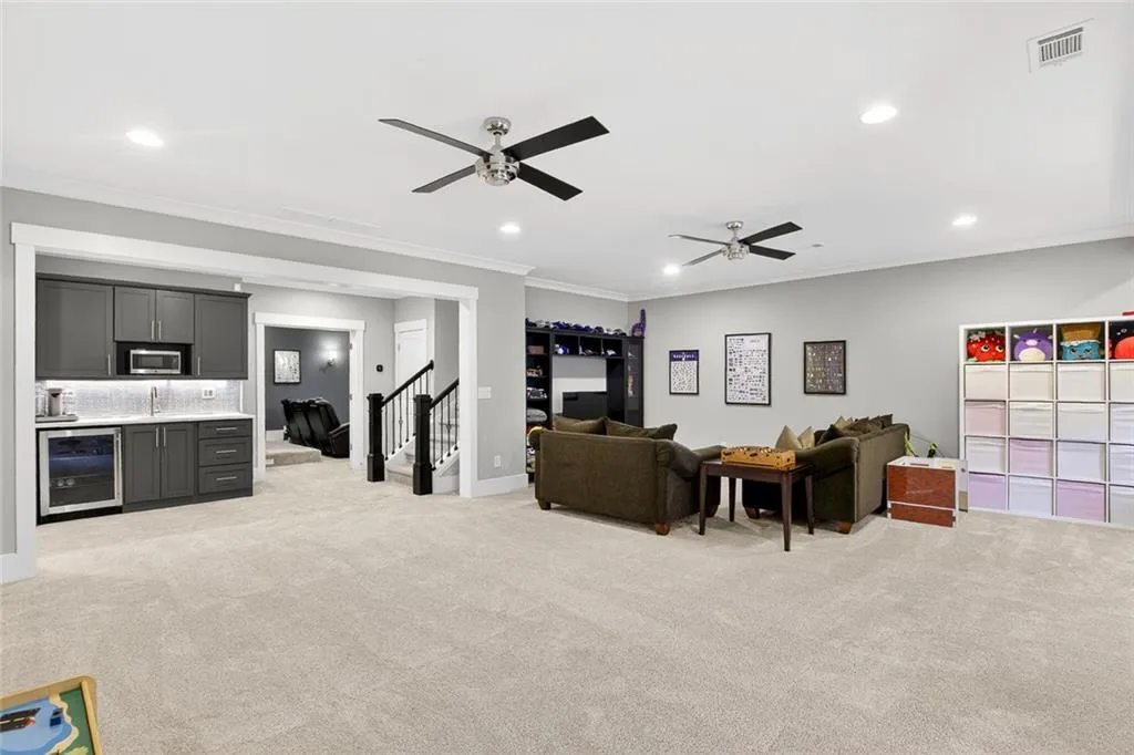 124 Austin Drive, Atlanta, Georgia 30328, 5 Bedrooms Bedrooms, ,4 BathroomsBathrooms,Residential,For Sale,124 Austin Drive,7756633